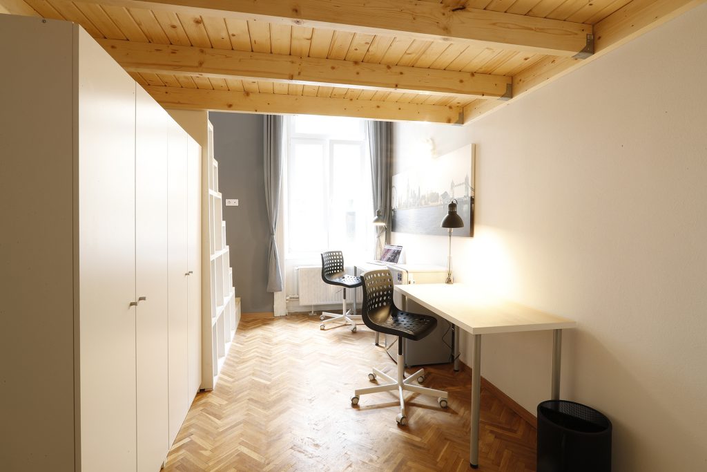 Student_room_for_rent_Budapest_London_room_1