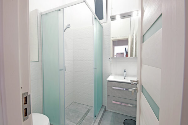 Student_room_for_rent_Budapest_Bródy_Accommodation_Bathroom