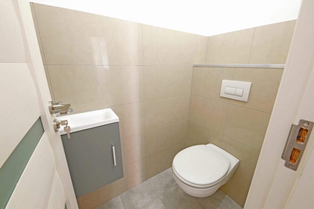 Student_room_for_rent_Budapest_Bródy_Accommodation_Bathroom_Dryer_Washing_Maschine