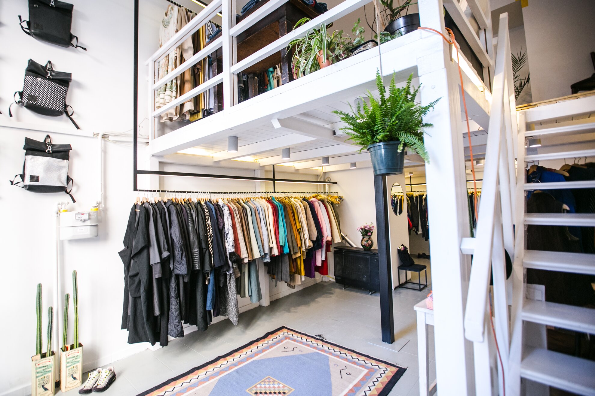 Típo Showroom Second Hand Vintage Shop for Student Budapest