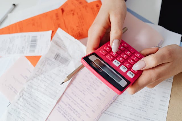 Student calculating monthly costs
